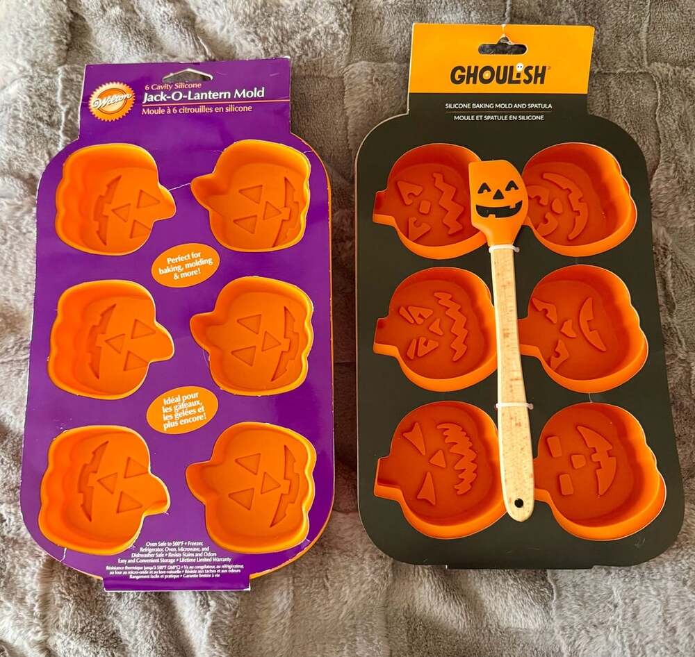 Wilton 6 Cavity Silicone Jack-O-Lantern Mold Set with Ghoulsh Spatula